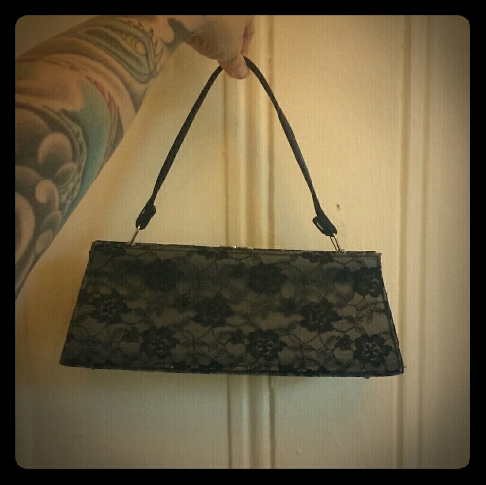 Vintage Style Kisslock Purse w/ Floral Lace